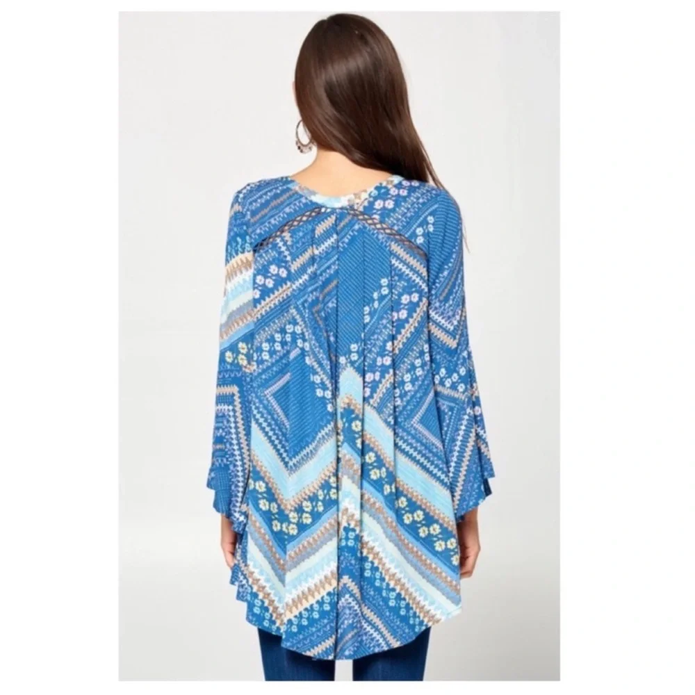 1 LEFT! Floral Printed Bell Sleeve Women's Top - Picture 4 of 7